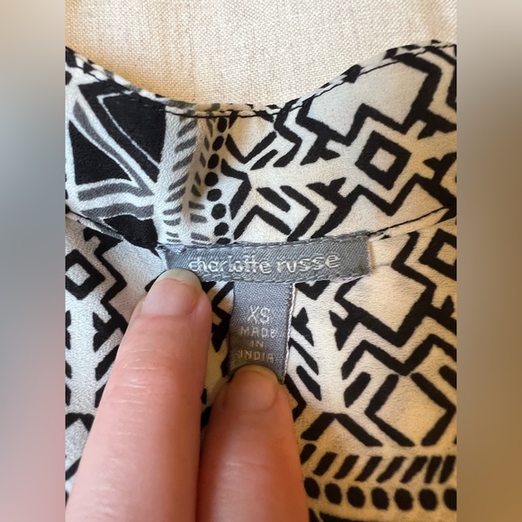 Charlotte Russe Printed Tunic Blouse - Picture 3 of 7